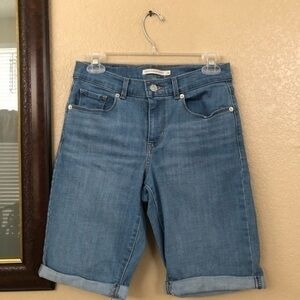 Levi’s Classic Bermuda Shorts Size 26